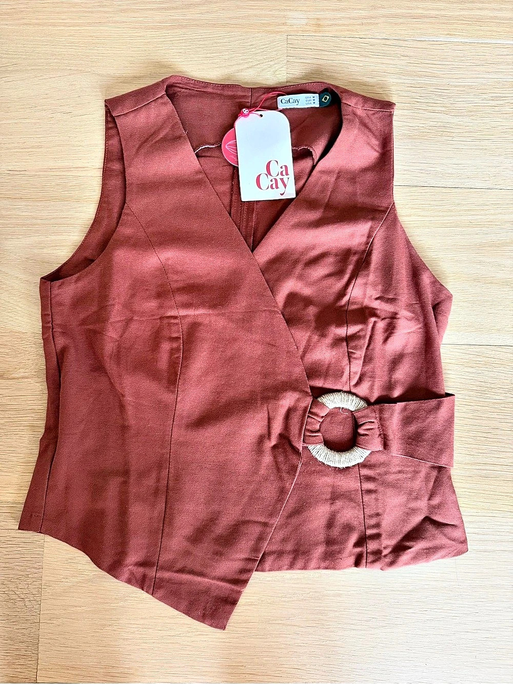 CaCay Colete Liso Detalhe Argola Brown Sleeveless Wrap Top Medium NWT